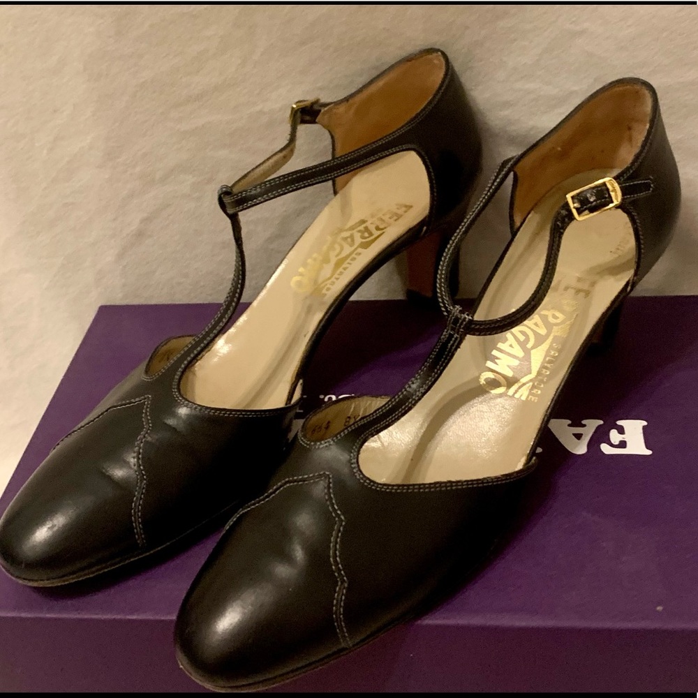 GENTLY WORN FERRAGAMO HEELS